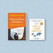 Coperta cărții „Prima și ultima îmbrățișare”, de Cătălina Galer, alături de „Ține-ți copiii aproape”